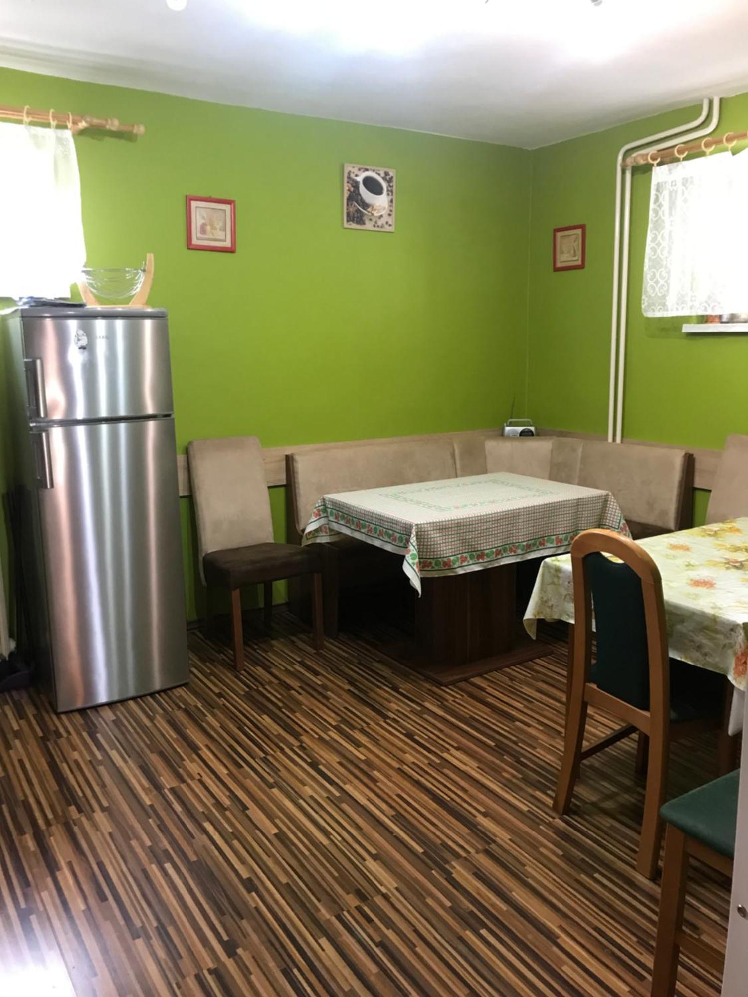 Апартаменти Housing Hella Нова Лесна Екстер'єр фото